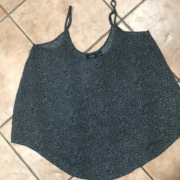 Tank tops - Picture 3 of 7